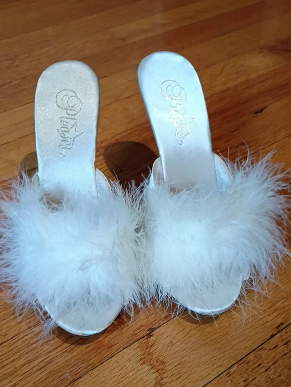 Pleaser Super Rare New White Maribou Size 7